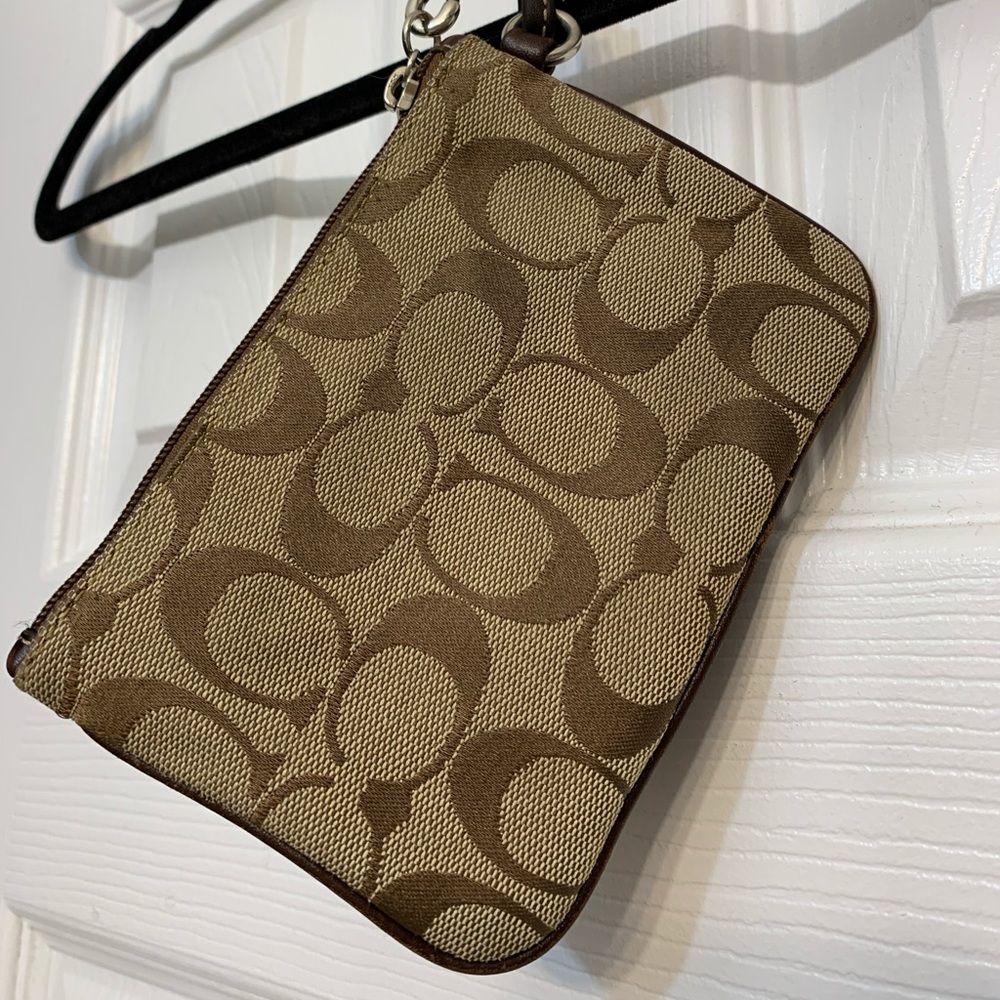 Amazing condition Coach Wristlet - Picture 3 of 3